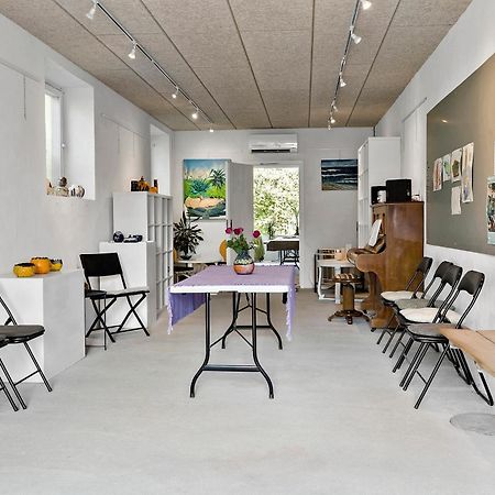 Logi I Hus Med Kunst Og Have Bed & Breakfast Vestervig Exterior photo