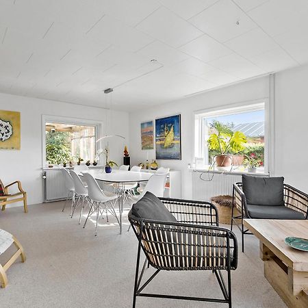 Logi I Hus Med Kunst Og Have Bed & Breakfast Vestervig Exterior photo