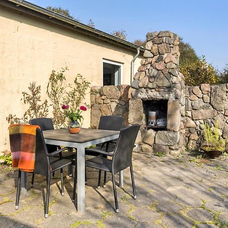 Logi I Hus Med Kunst Og Have Bed & Breakfast Vestervig Exterior photo