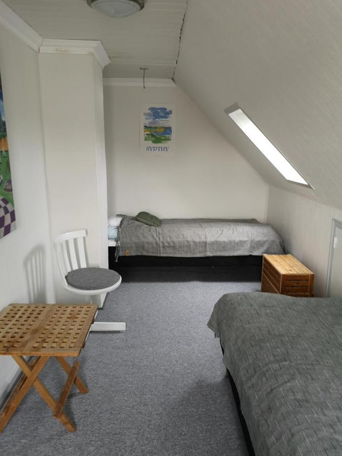 Logi I Hus Med Kunst Og Have Bed & Breakfast Vestervig Exterior photo